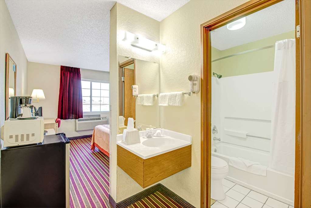 Super 8 by Wyndham San Antonio Fiesta - photo 11