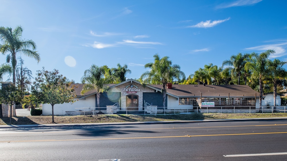 Fallbrook Country Inn - photo 16