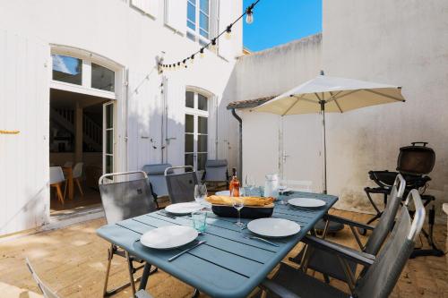Duplex Joliment Decore Et Sa Cour Ensoleillee — Saint Martin De Re