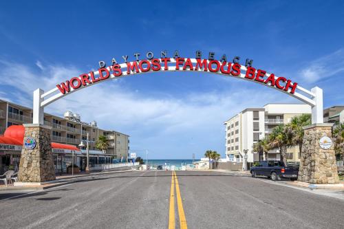 Daytona Condo with Beautiful Ocean and City View — 4-Star Luxury Hotel in Daytona Beach, United States