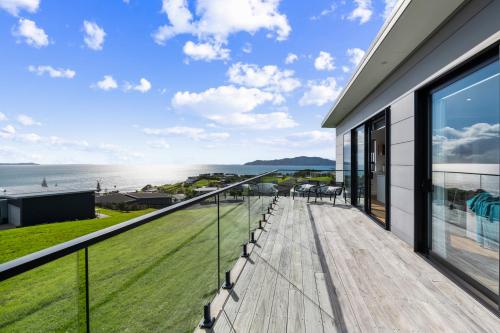 Seaside on Stratford Cable Bay Holiday Home — 4-Star Luxury Hotel in Taipa, New Zealand