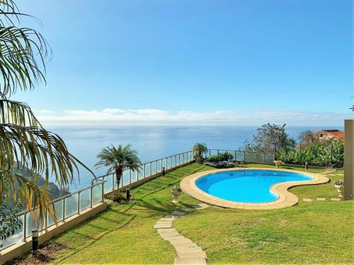 Charming Calheta Plaza Penthouse — 4-Star Luxury Hotel in Calheta, Portugal