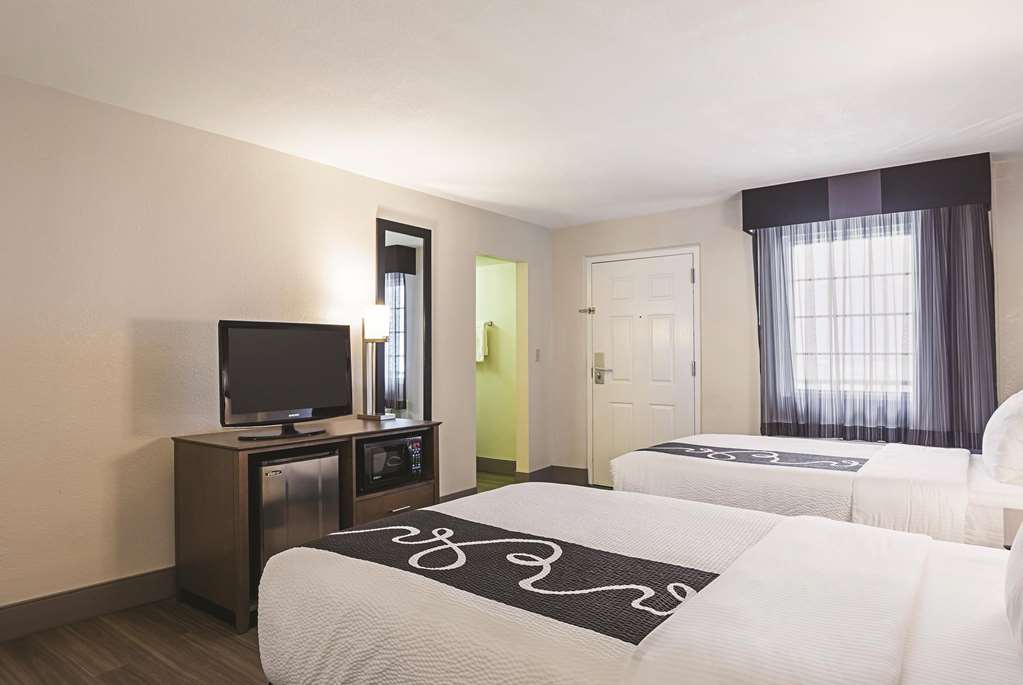 Wingate by Wyndham Galveston Beachfront at the Seawall - photo 31