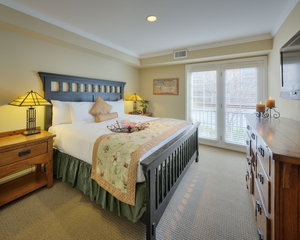 The Residences at Biltmore - photo 3