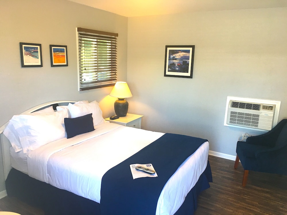 Shorewood Inn — hotel in Riverhead