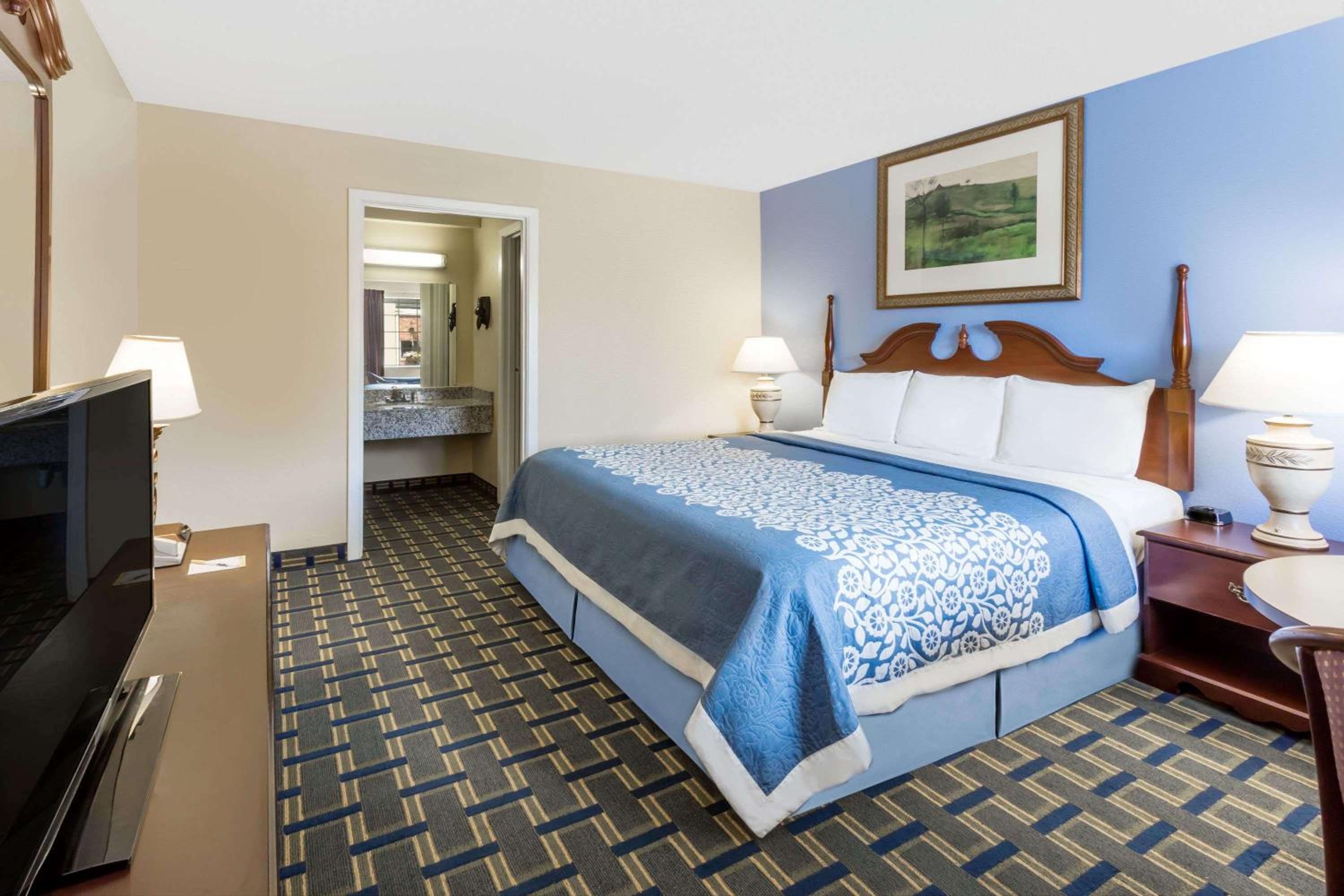 Days Inn by Wyndham Plymouth - photo 11