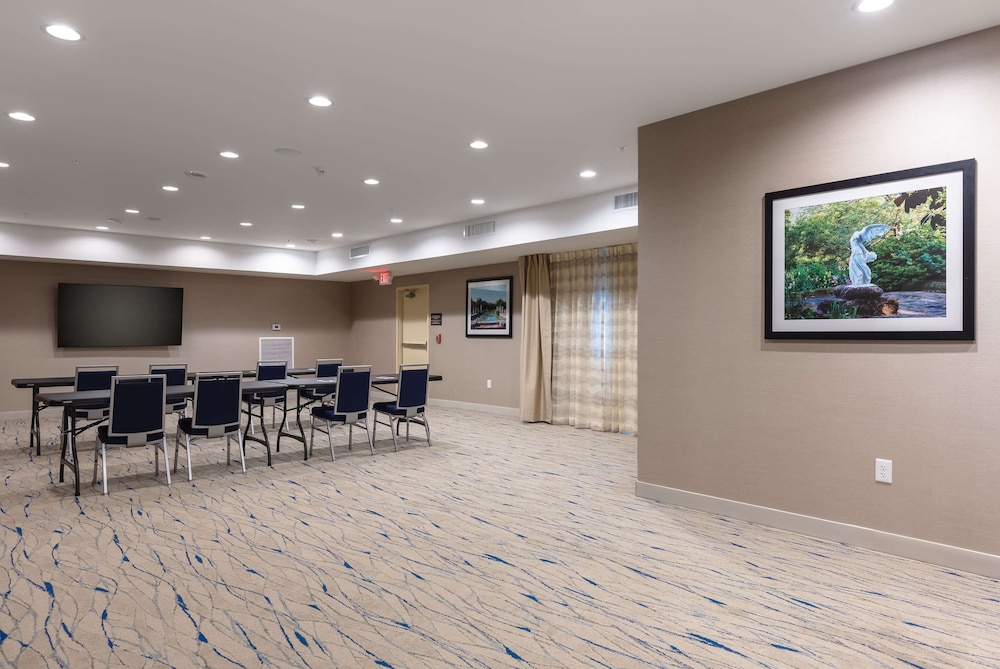 Hampton Inn Wetumpka - photo 37