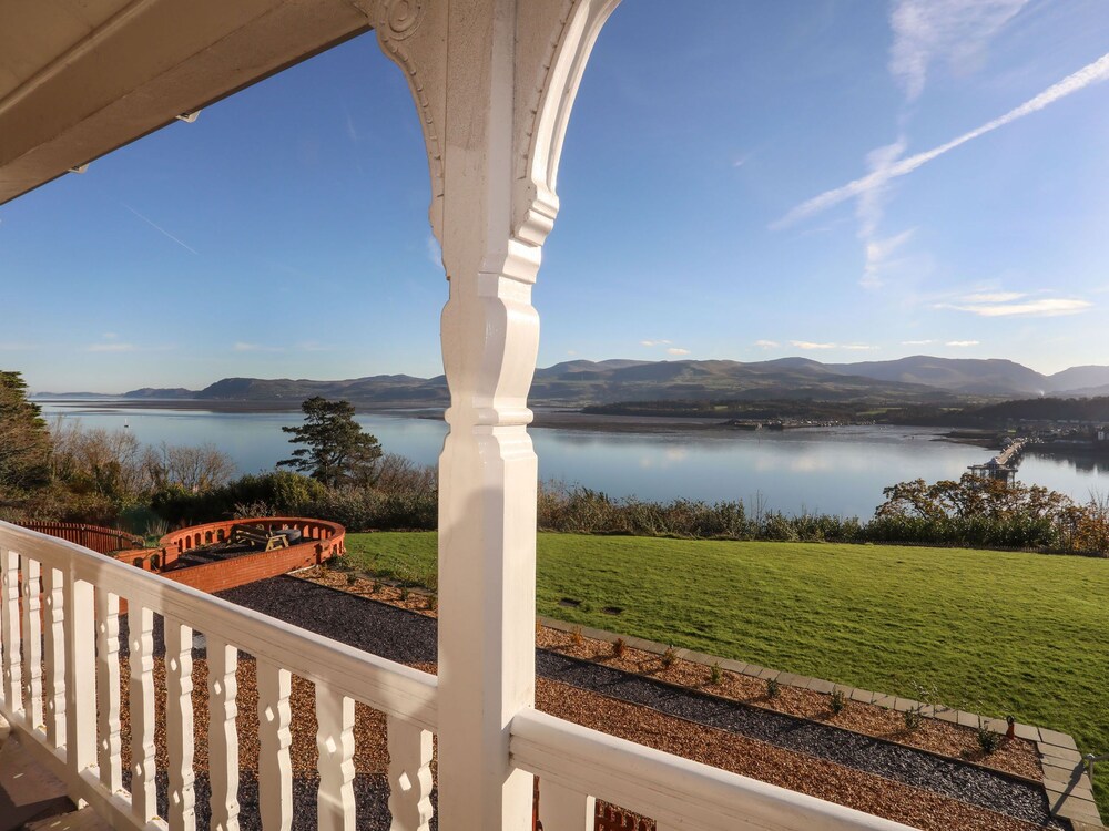 Bryn Mel Manor Straits View — 4-Star Luxury Hotel in Menai Bridge, United Kingdom