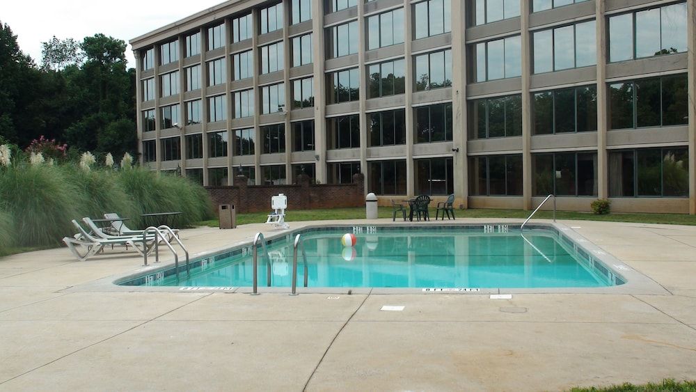 Armstrong Inn and Suites - photo 25