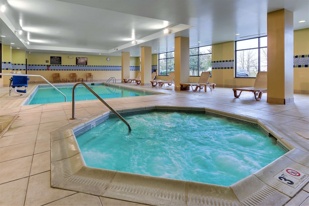 Hampton Inn & Suites Indianapolis Airport - photo 37