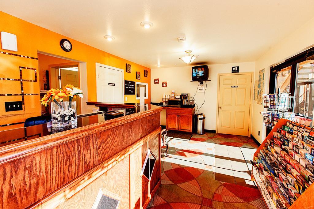 Americas Best Value Airport Inn - photo 19