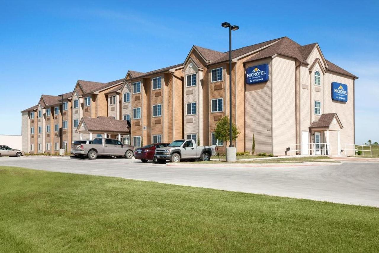 Microtel Inn & Suites by Wyndham Pleasanton — hotel in Pleasanton