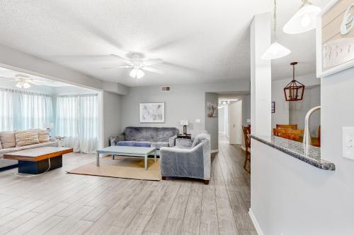 Sunny Shores Retreat — 4-Star Luxury Hotel in Myrtle Beach, United States
