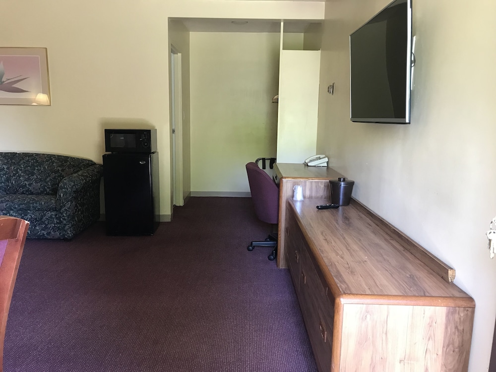 Allenwood Motel - photo 25