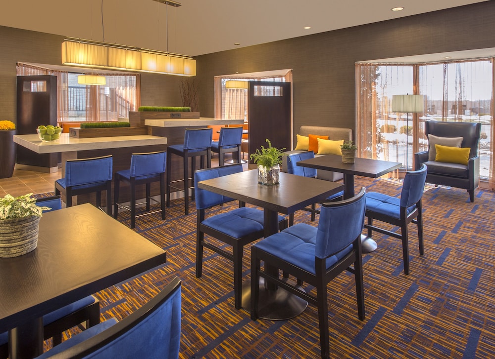 Courtyard by Marriott Grand Rapids Airport - photo 27