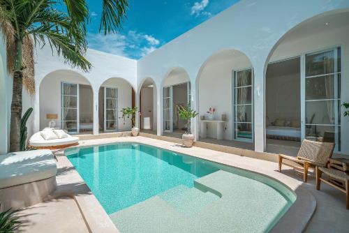 Villa Halo Exquisite Tropical 3 Bedrooms Villa in Canggu — 4-Star Luxury Hotel in Canggu, Indonesia