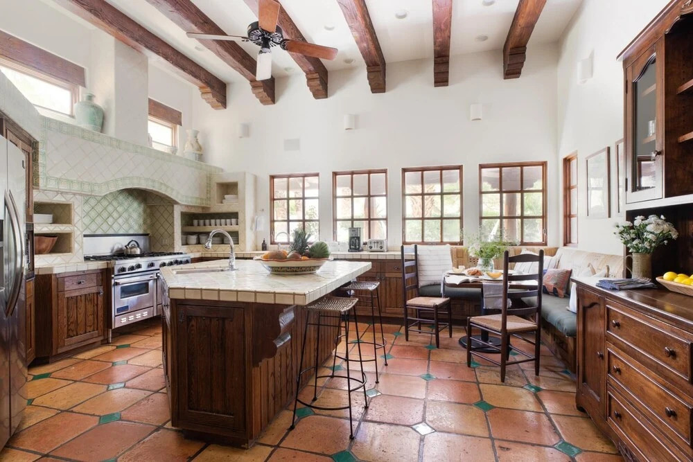 8 Br Spanish Resort Style W Gorgeous Pool & Fire Pit 8 Bedroom Home - photo 16