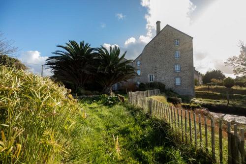 Le Moulin Du Couffon — hotel in Kerlouan