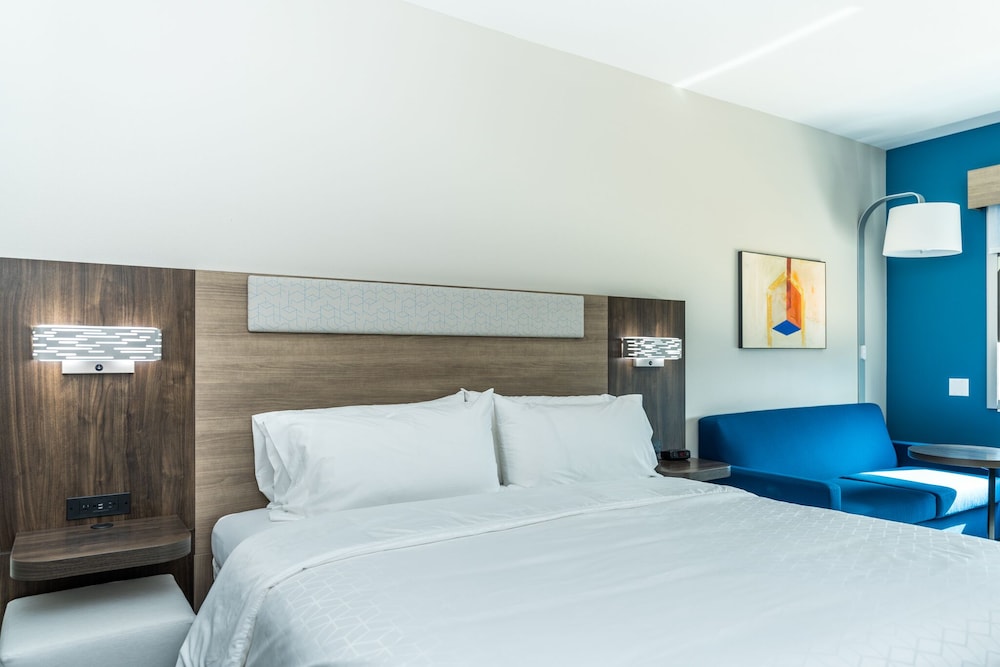 Holiday Inn Express & Suites Charlottesville by IHG - photo 39