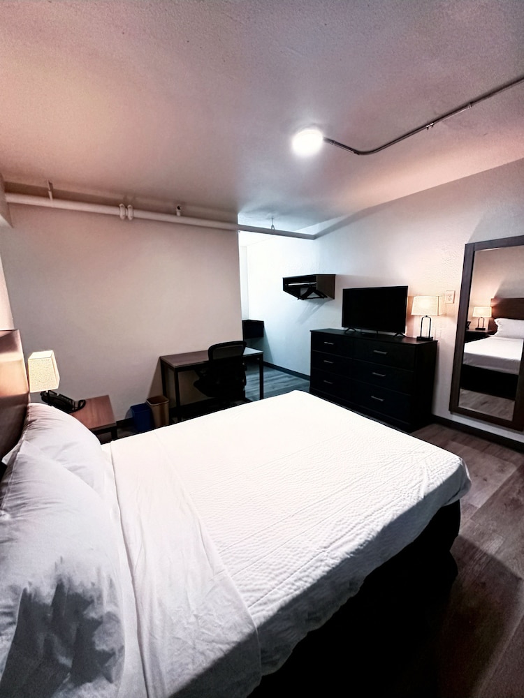 Studio City Suites a Travelodge by Wyndham - photo 11