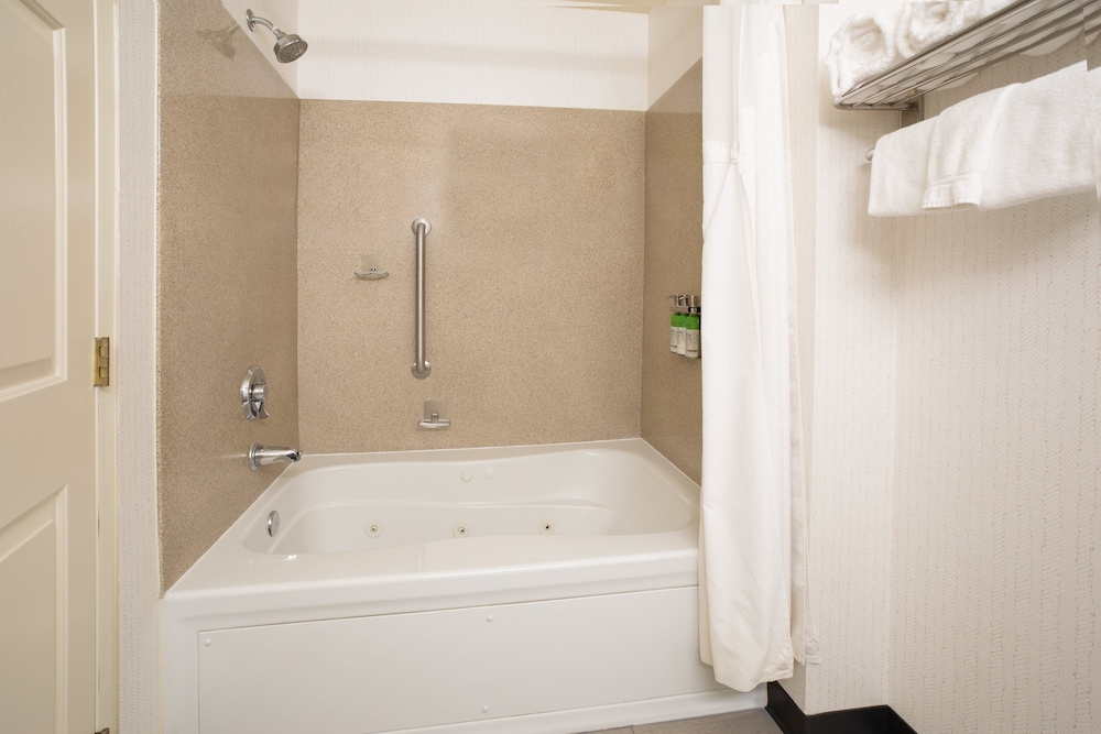 Holiday Inn & Suites Goodyear West Phoenix Area by IHG - photo 32