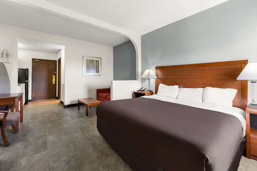 Suburban Studios Kansas City Airport North - photo 24