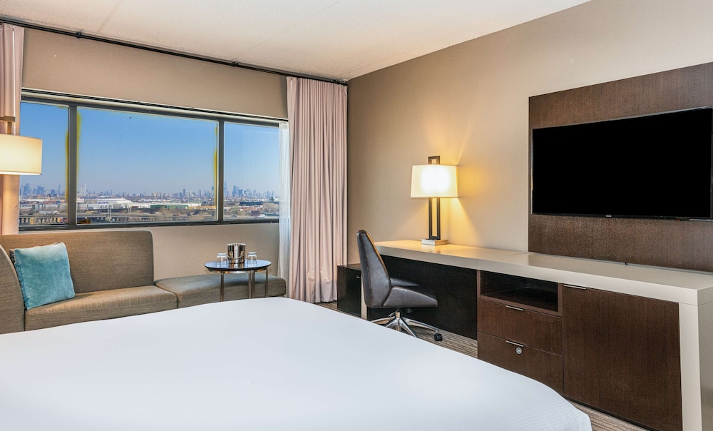 DoubleTree by Hilton Hotel Newark Airport - photo 13