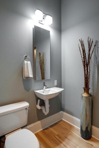 Lux living in this 6th floor condo located in East Nashville minutes to downtown — 4-Star Luxury Hotel in Nashville, United States