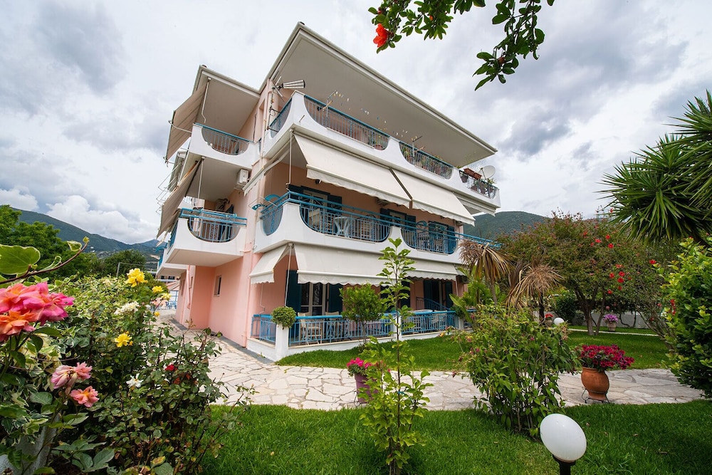 Sunny Garden - last minute hotel in Lefkada