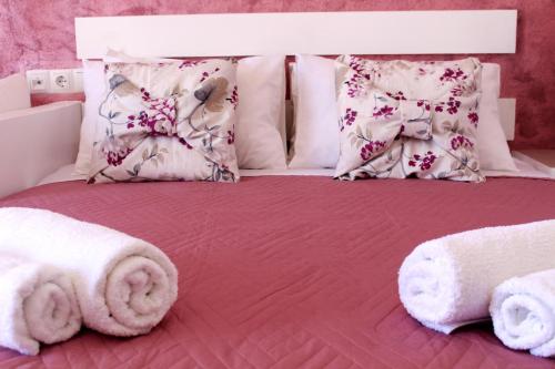 George's Place - carbon neutral hotel in Ios