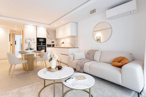 Magnifique Appartement 5 Parking Terrasse 3 Mins De La Croisette Palais Royal — 4-Star Luxury Hotel in Cannes, France