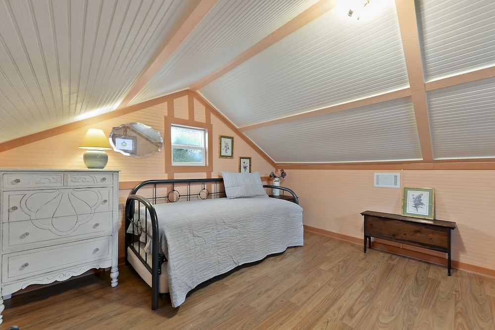 Carroll House Cottages - photo 4