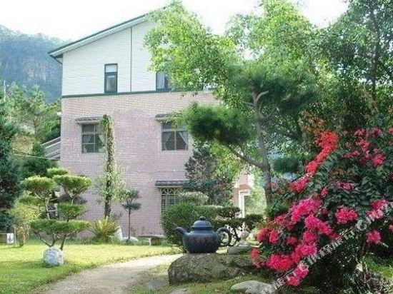 King Cloud House - carbon neutral hotel in Unknown City