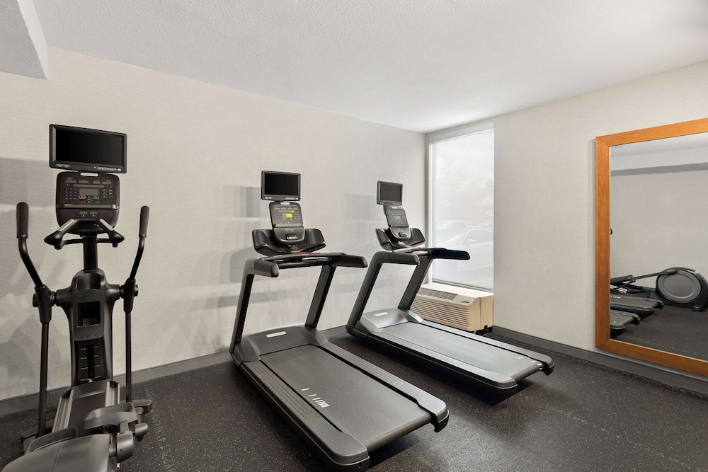 Hampton Inn Bridgeport Clarksburg - photo 33