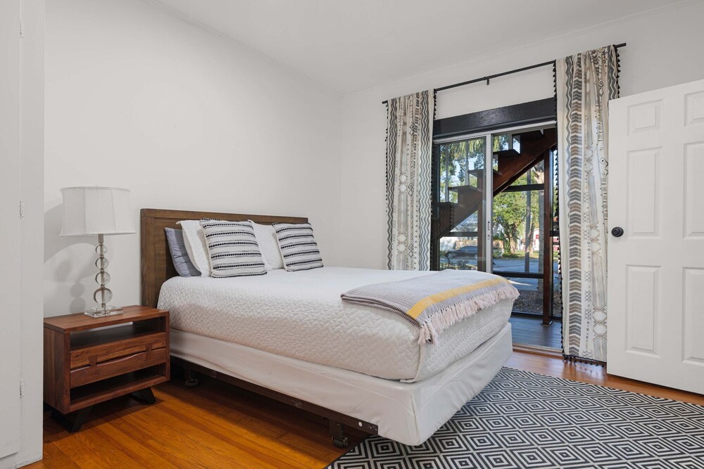 Pacific Cove Manor - photo 5