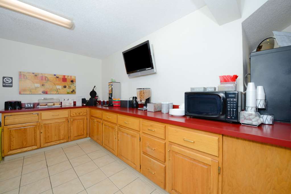Americas Best Value Inn Charlotte MI - photo 33
