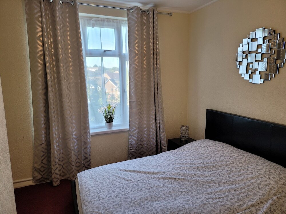Bright & Homely Apartment