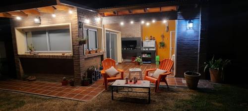 De Paso Primo Con Cochera Sin Techar Con Rejas — Villa Maria