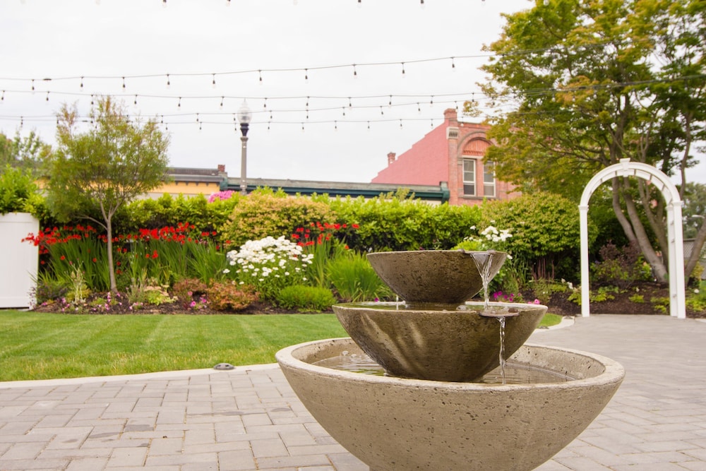 Majestic Inn & Spa - photo 108
