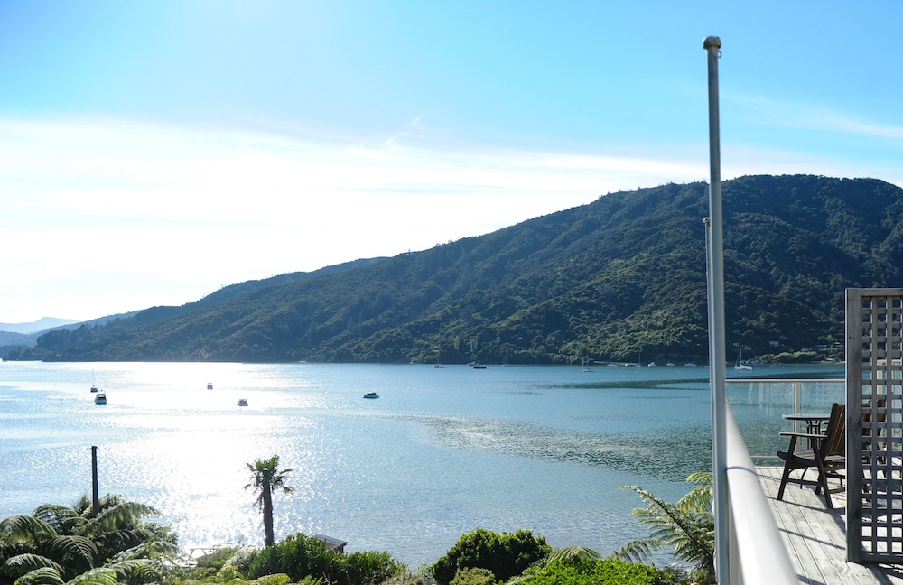 Tirimoana House — 4-Star Luxury Hotel in Picton, New Zealand