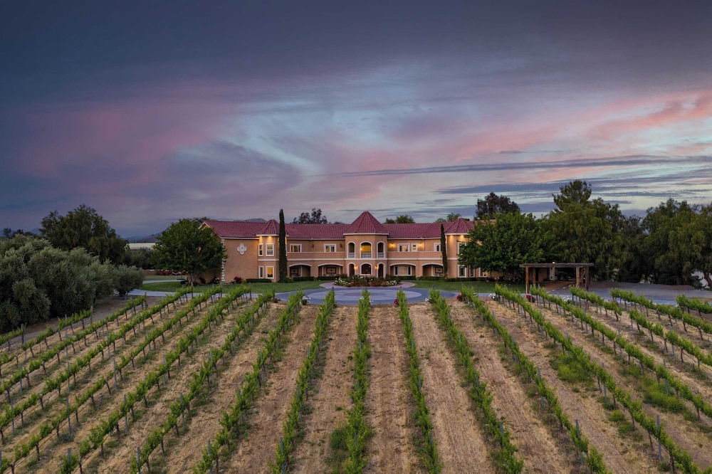 Sleeps 20 Vineyard Estate w Resort Pool Spa Game Room Wilson Creek Manor by AvantStay - photo 47