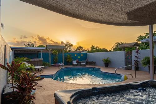 Chardonnay Luxe home with pool spa and close to equestrian — 4-Star Luxury Hotel in Royal Palm Beach, United States