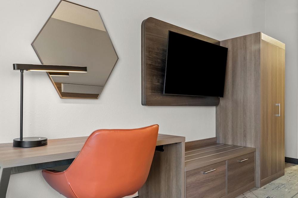Holiday Inn Express & Suites Detroit North Roseville by IHG - photo 10