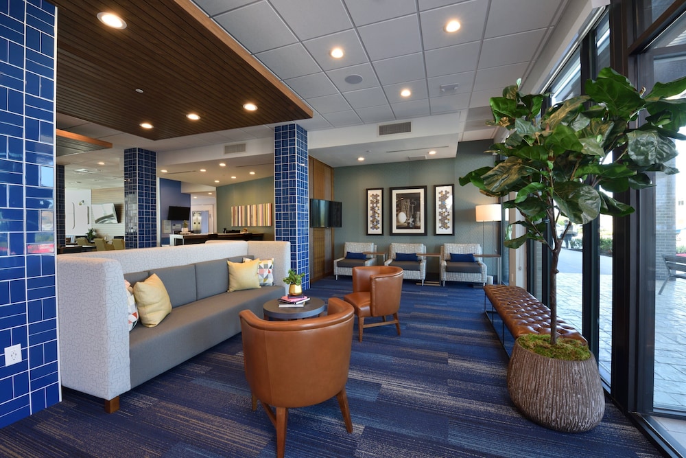 Holiday Inn Express & Suites Spring Woodlands Area by IHG - photo 46