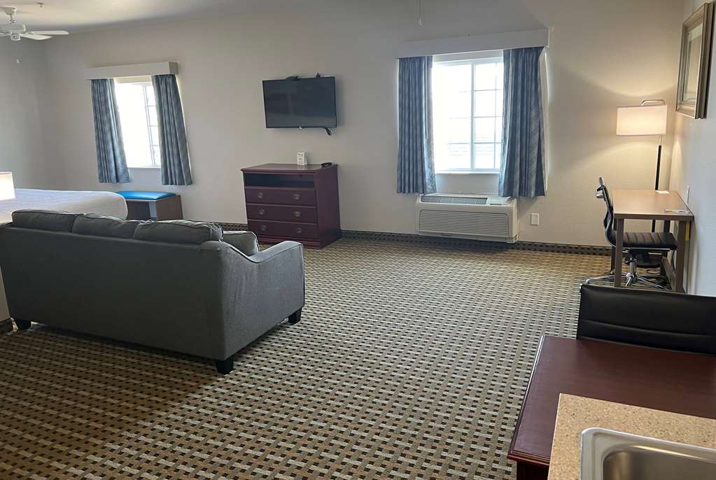 Days Inn & Suites by Wyndham Columbus NE - photo 28