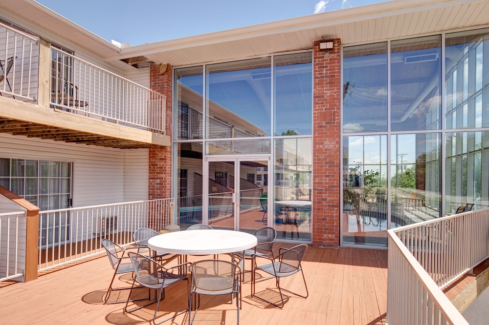 Howard Johnson by Wyndham Branson Theatre District - photo 36