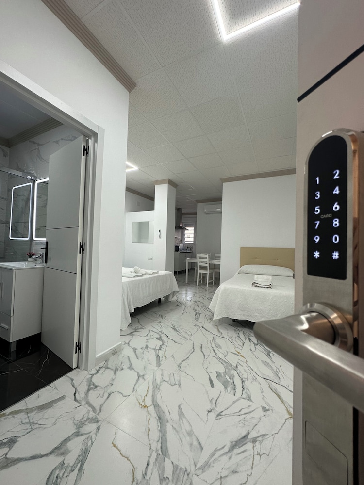 Hotel Avenida — hotel in Velez-Malaga