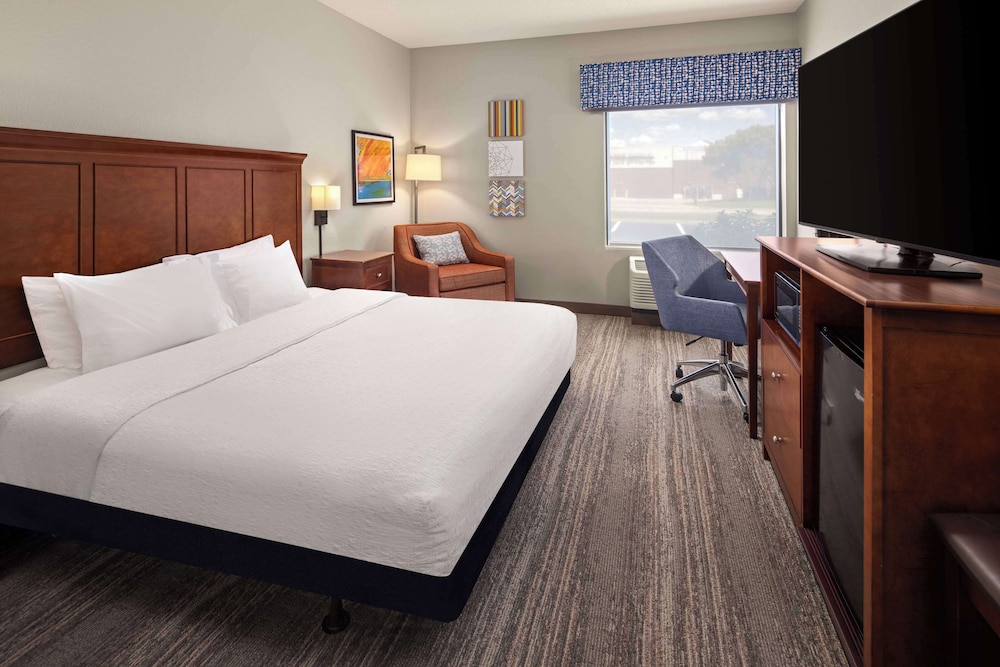 Hampton Inn Minneapolis NW Maple Grove - photo 8