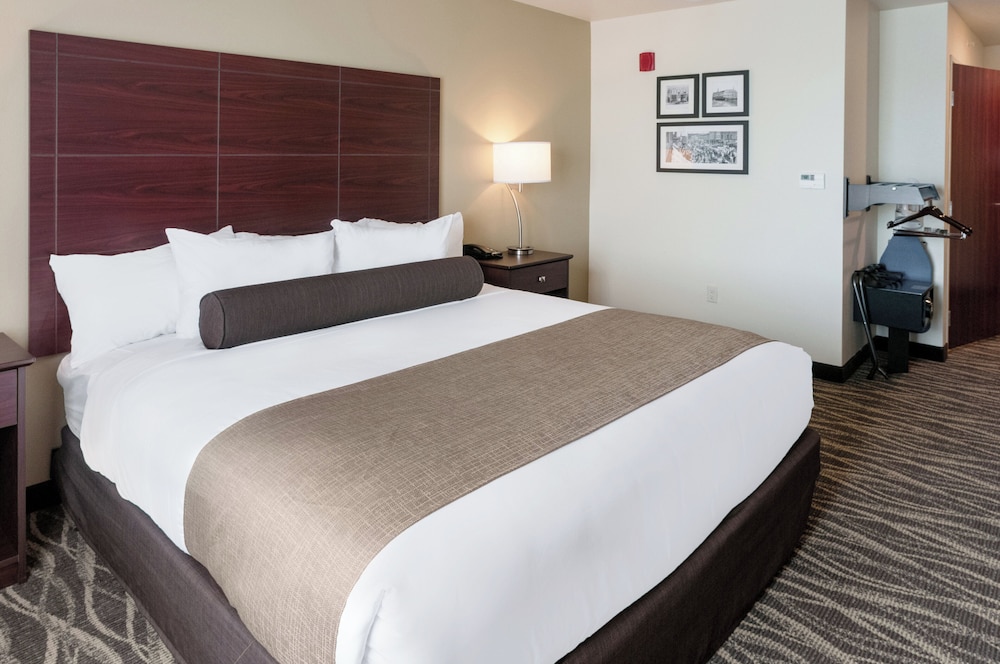 Cobblestone Hotel & Suites Appleton International Airport - photo 7
