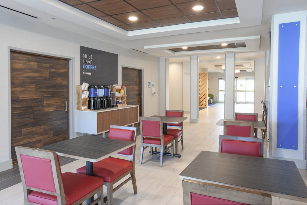 Holiday Inn Express Hotel & Suites Richwood Cincinnati South by IHG - photo 39
